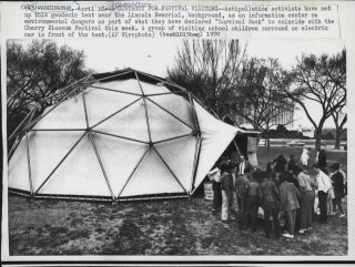 1970 Antipollution Activist set up Geodesic tent near Lincoln Mem 