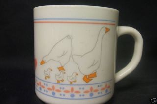 Set of 4 Arcopal France Goose Geese Duck Family Glass Coffee Mugs Tea 
