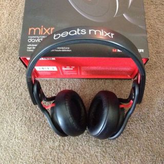 Beats by Dre Mixr Over the ear headphones