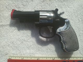 novelty gun cigar/cigarett​e lighter (black/silver plastic revolver 