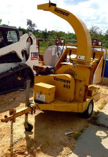 Vermeer 625 Chipper with Honda X620 Twin Engine and Auto Sweep Works 