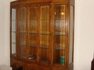 LIGHTED HUTCH BY DREXEL HERTIAGE