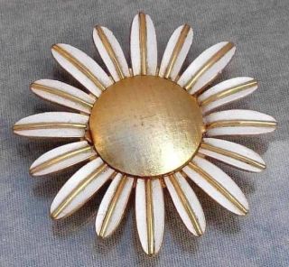   1970s Avon Figural White & Gold Daisy Solid Perfume Compact Brooch Pin