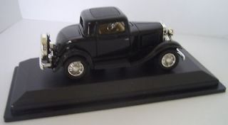Ford 3 Window Black Couple 1932☼Die Cast Model Car 143☆