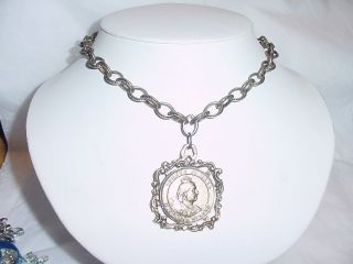   GOLD PLATED FAUX QUEEN VICTORIA JUBILEE CANADA COIN FUNKY NECKLACE