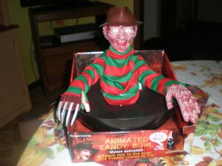 ANIMATED LUNGING FREDDY KRUEGER CANDY BOWL HALLOWEEN PROP   Sings 