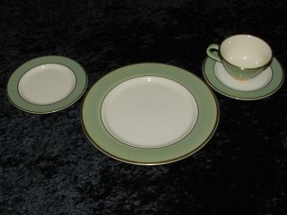   TAYLOR CLASSIC HERITAGE GREEN 4 PC SETTING DISHES CHINA GOLD BANDS