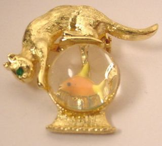 VINTAGE LUCITE JELLY BELLY CAT KITTEN FISH BOWL GOLD CROWN PIN BROOCH