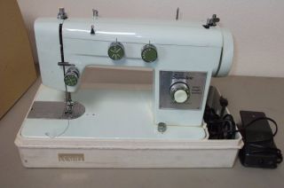   Montgomery Wards Signature Stitch Sewing Machine **GUC**UHT J265C