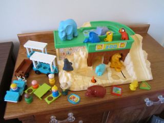   Little People Play Family Zoo 916 A Animals food train table goat