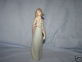 LLADRO INGENUE LADY WITH PURSE, FIGURINE, 1987, RETIRED, MINT