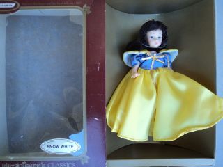 Walt Disneys Classic SNOW WHITE Doll from Horsman NEW in box
