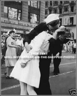 Photo Times Square Kiss After Japans Surrender, 1945