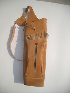   archers leather big back quiver with front lage zipper pocket