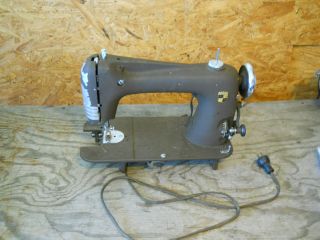   Montgomery Ward Model 30 Revesrsible Rotary Sewing Machine*AS IS