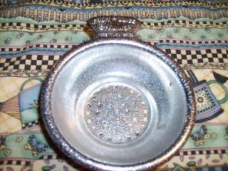 CoLLecTiBLE CouNTRY OLde STurdY MeTaL FRUit JuiCE STrainER MADE IN U S 