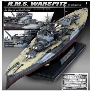 scale model ships in Models & Kits