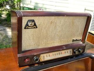 Hoffman Radio Co. Los Angles,Calif. Model 1103 Tube Wood Table Radio 