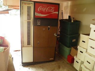 Vintage 1960s Coca Cola COKE machine very good working condition