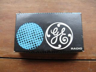 GE P 2790 Transistor Radio Vintage Solid State AM Pocket Radio box 