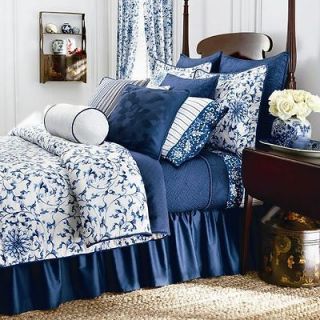 New Chaps Camellia Pair (2) Standard Pillow Shams Blue/White