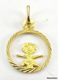 SAUDI ARABIA PENDANT   Solid 18k Yellow Gold Travel Crest Fine Estate 