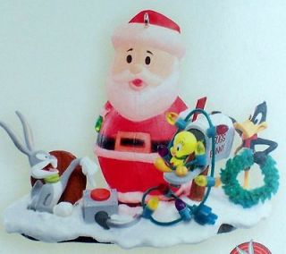 Tweety Bugs Bunny Daffy Deck the Yard Christmas Hallmark Ornament NIB