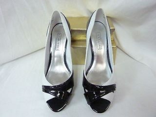 New Laura Scott black & white womens low heel pump peep toe wide 