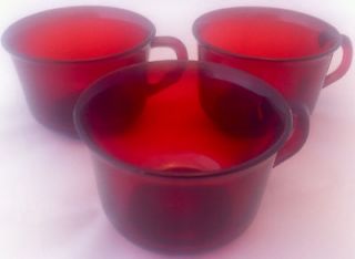 Little Red Friends – Pack of 20   Red Plastic Party Cups or Shot 