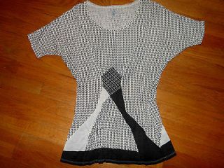 Ecote Cream & Charcoal Geometric Print Knit Top Size Small NWOT