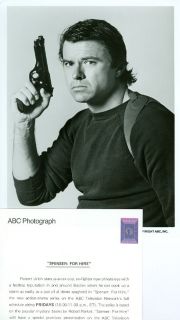 ROBERT URICH HOLDING GUN PORTRAIT SPENSER FOR HIRE ORIGINAL 1985 ABC 
