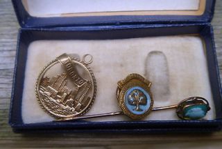   BRANTFORD BOX 10K GOLD TORONTO PENDANT AND 1897 PAST PRESIDENT PINS