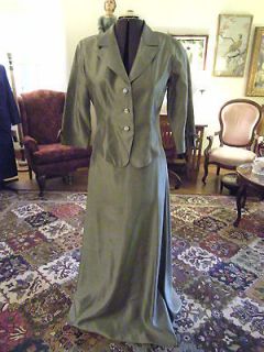 BEAUTIFUL SAGE GREEN MOTHER OF THE BRIDE/GROOM FORMAL SUITE IN A SIZE 