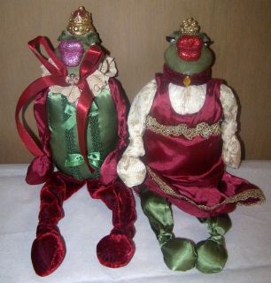 Katherines Collection Wayne Kleski Pair Kissing Frogs King & Queen 