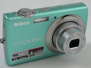 Nikon Coolpix S220 10 Megapixel Digital Camera