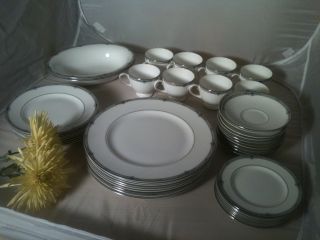 Wedgwood Amherst 8 Place Table Setting Platinum Rim Plus Extra Pieces 