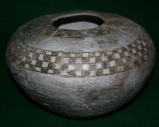 Anasazi Pottery Piedra Black on White Seedjar