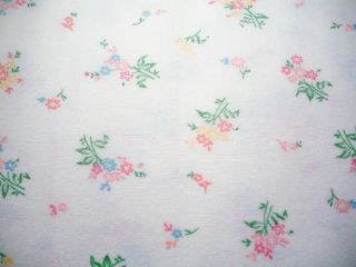 Flannel Fabric 3 Yards Primrose Lane White w Floral Bouquets 