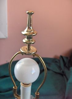 Up for sale is a beautiful vintage crystal glass table lamp (9.50 