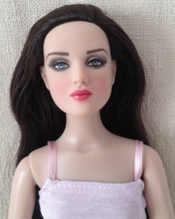 Brunette Antoinette Basic 2012 Limited Edition 16 Robert Tonner Doll 