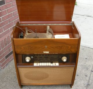 Vintage Grundig Majestic 7000 Stereo Console Phonograph Tube Radio w 