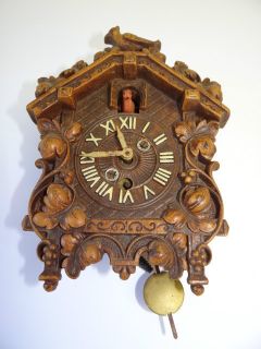 Vintage Used Lux Clock MFG Co Waterbury CT Molded Wood Small Cuckoo 