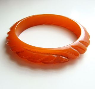 C1930 40 Retro Bakelite Carved Bakelite Bangle Bracelet Tomato Orange 
