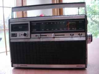   250 12 Transistor Vintage 3 Band Am FM Weather AC Battery Radio