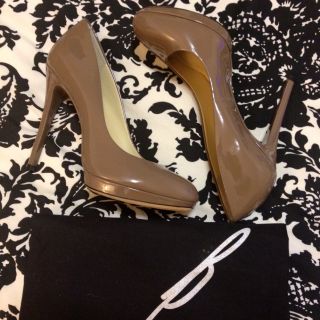Brian Atwood Pumps Brand New Size 7 in Perfect Condition Never Worn 