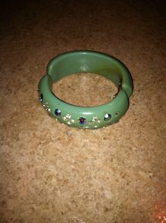  Beautiful Green Signed Weiss Rhinestone Bracelet