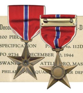   1944 vintage United States Bronze Star medal   Slot Brooch, Swank Inc