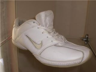 NIKE WHITE LEATHER CHEERLEADING SHOES WOMENS SIZE 8 (EUR 39) USED