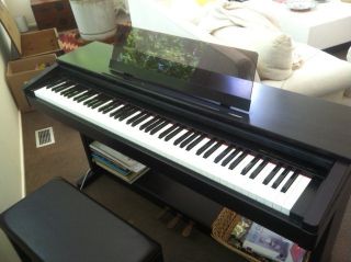 Yamaha Clavinova CLP 760 Digital Piano in Excellent Condition