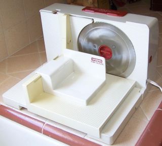 Waring Electric Thin Slicer with 6 5 8 Dia Stainless Blade Model